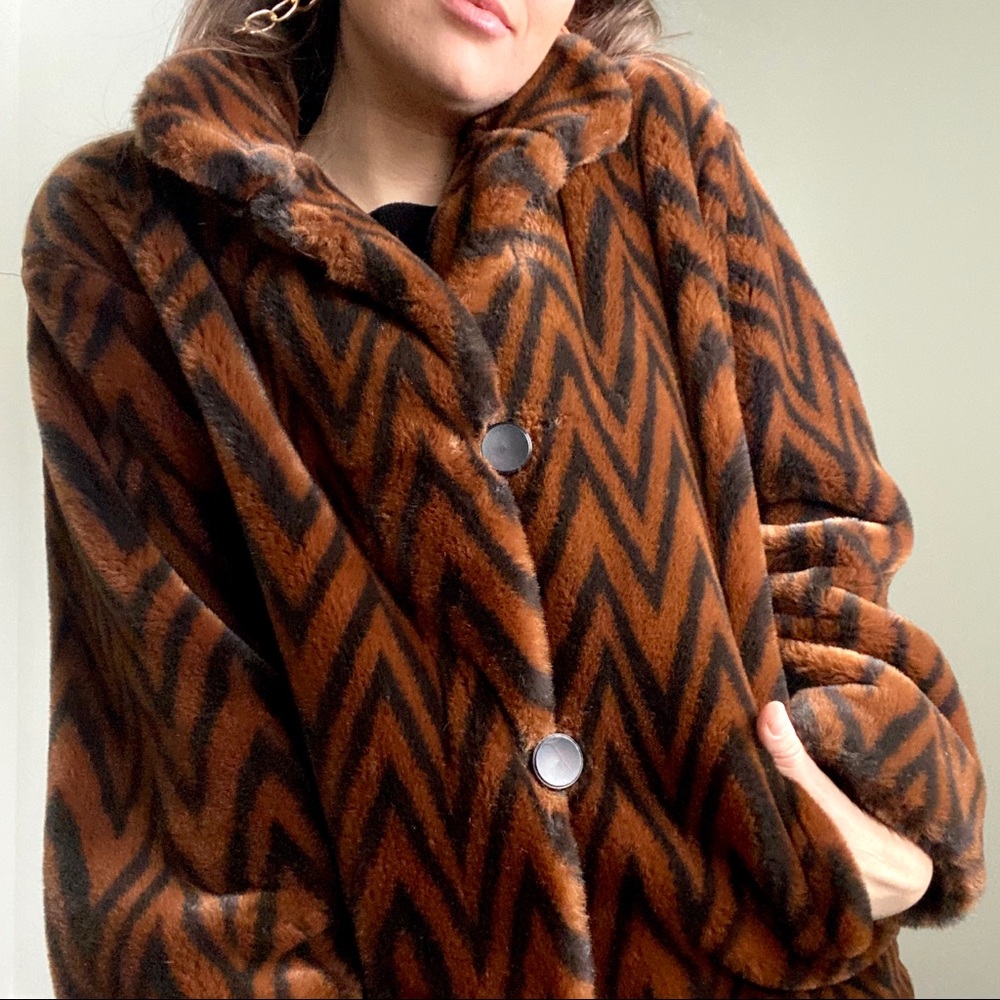 VINTAGE Oversized ZIGZAG Coat - Picture 2 of 16